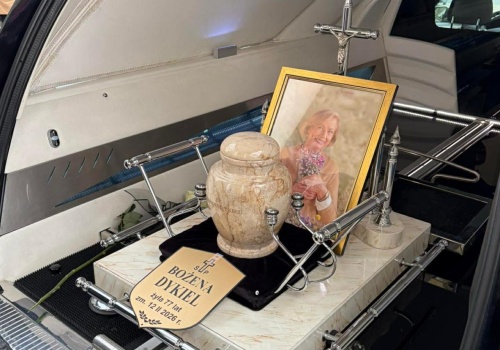 Pogrzeb Bożeny Dykiel w Warszawie kilka razy przerwany. Ksiądz musiał apelować do żałobników