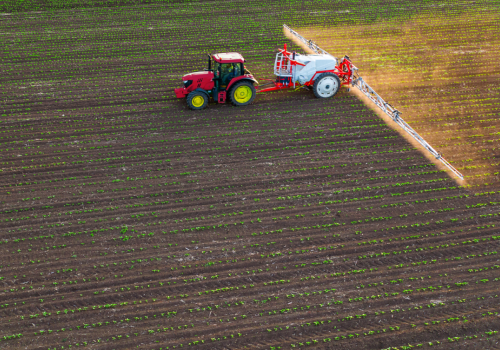 Porozumienie UE–UK: Wielka Brytania chce nadal stosować niedozwolone w UE pestycydy