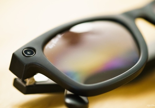 Apple przejmuje startup AI specjalizujący się w optyce i fotonice