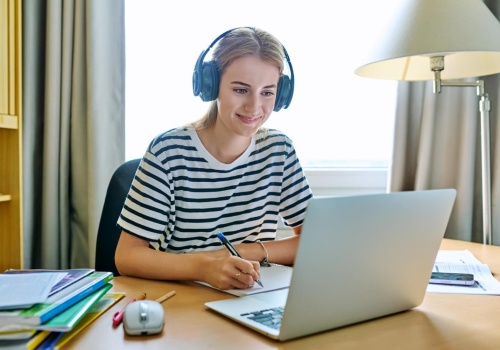 Nowoczesne technologie w służbie edukacji – jak platforma e-learningowa wspiera naukę studentów?