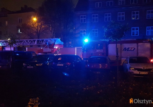 Nocny pożar przy ul. Rataja w Olsztynie. Ewakuowano 50 osób, podstawiono autobus MPK