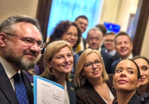 Był już wszędzie. Teraz, po rozwodzie z Hołownią, stanął na czele Centrum