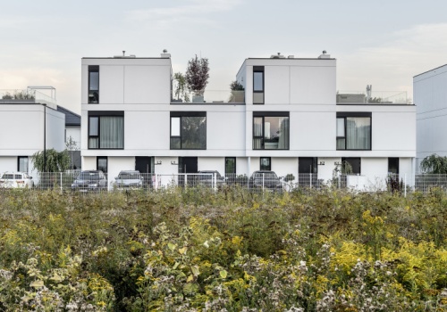 Aż ciężko uwierzyć, że to Warszawa! Architektura zanurzona w zieleni