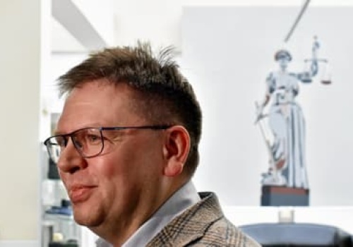 Izba SN nie daje zgody na zarzuty dla Nawackiego za podarcie uchwał. Czyn uznano za mało szkodliwy