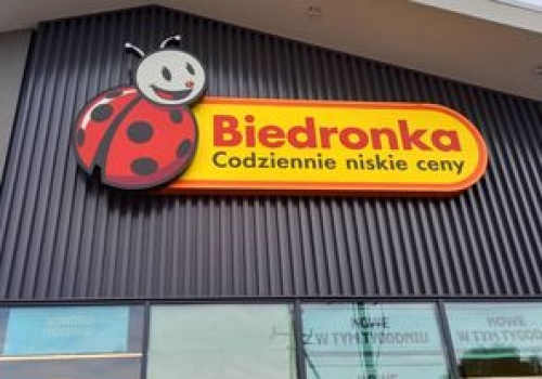 Korzystasz z kas samoobsługowych w Biedronce? Tych błędów unikaj