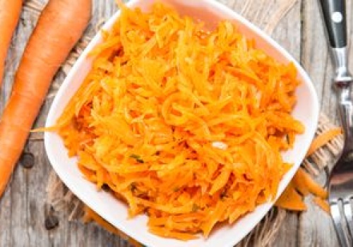 Wymieszaj z tartą marchewką i podaj do kotletów. Pasuje jeszcze lepiej niż zasmażana z babcinego przepisu