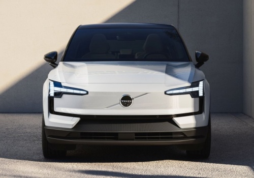 Zmiany w gamie Volvo EX30 – nareszcie pojawia się w niej wariant o sensownej mocy