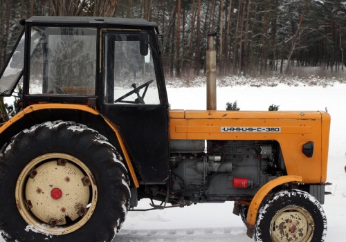 Rolnik śmiertelnie przygnieciony ciągnikiem. Tragedia w gospodarstwie na Opolszczyźnie