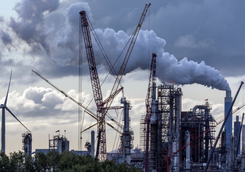 W 2025 r. opłaty za emitowanie CO2 objęły ponad ¼ globalnych emisji