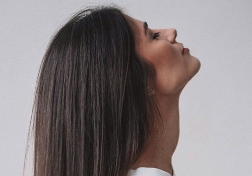 Ten olejek to tiktokowy hit na porost włosów. 3 miliardy wyświetleń i setki pozytywnych opinii