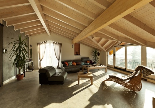 Wnętrze ze skosem to nie problem. Tak urządzisz je stylowo i przestrzennie