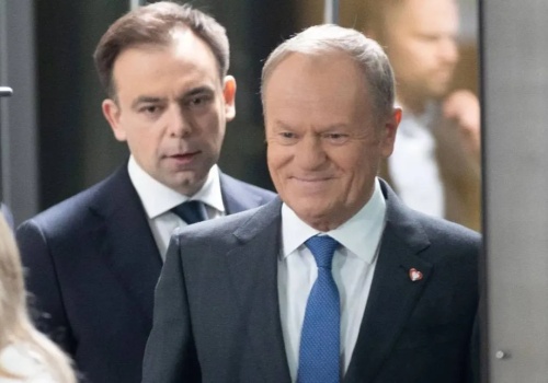 Wiceminister Nowak broni Tuska po słowach o „zakutych łbach”. I dorobił do tego ideologię