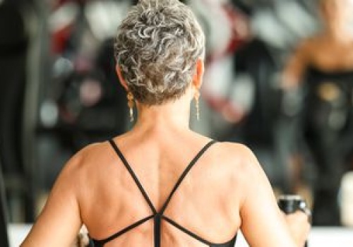 Jesteś po 50-tce? Wykonaj te ćwiczenia, by sprawdzić swoją sprawność