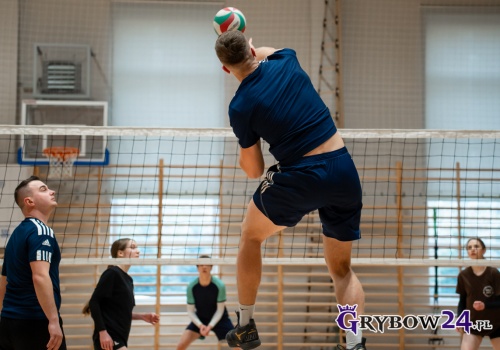 Turniej siatkarski w Grybowie z okazji Dnia Kobiet i Mężczyzn