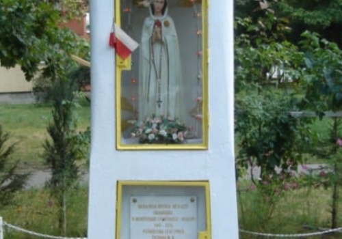 Policjanci zatrzymali sprawców kradzieży figurki Matki Boskiej. Apel policji do mieszkańców