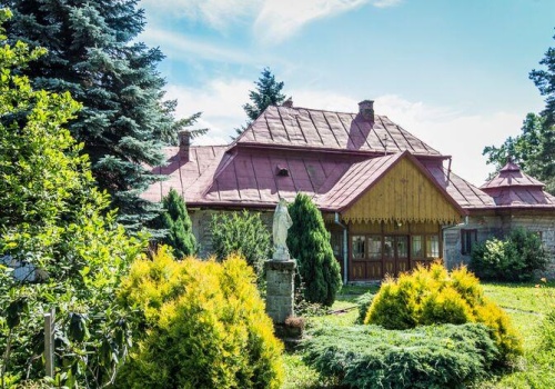 Dwór z Wielogłów rusza w drogę. Przeprowadzka będzie kosztowała 8 milionów