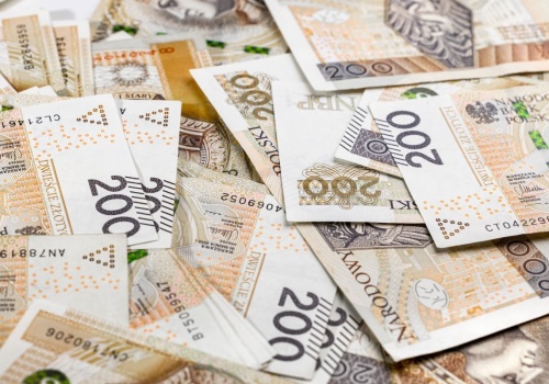 Praca przy zgłoszeniach alarmowych i 10 850 zł brutto. Pełen etat dostęny już od kwietnia