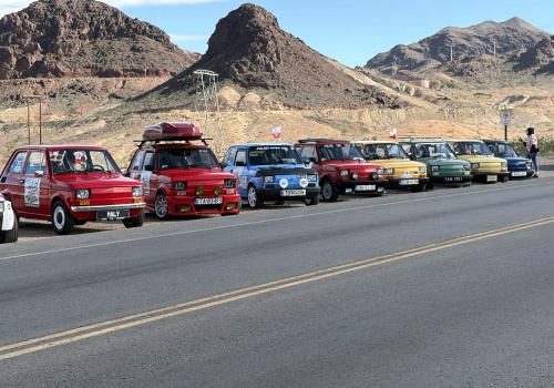 Fiaty 126p znów na trasie. Polonijne maluchy podbiły Zachód USA!