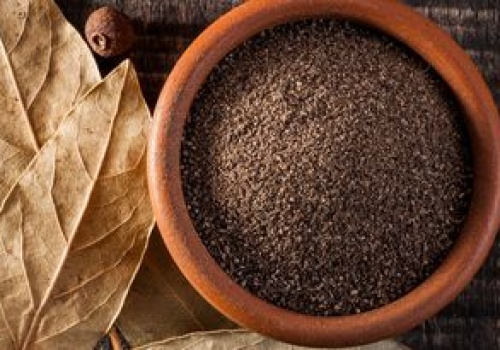 W Turcji sypie się do mięs, farszów i ryżu. U nas znana jako 