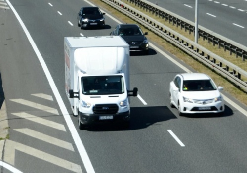 Zasada 50 proc. działa tylko na autostradzie. Gdzie indziej grozi mandat 500 zł