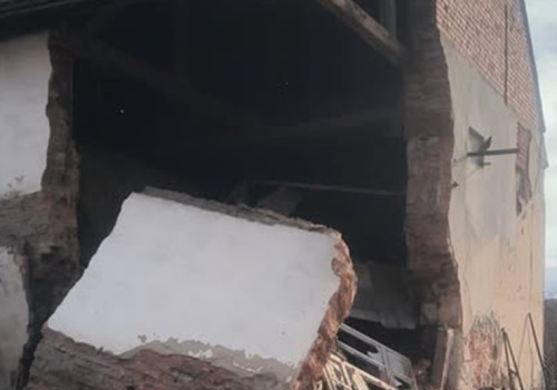 Zawaliła się stodoła. Pod gruzami zginął mężczyzna