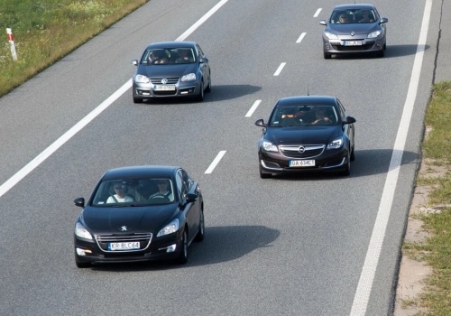 Jazda lewym pasem może słono kosztować. Nawet 5 tys. zł kary i 8 punktów