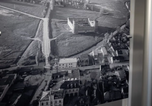 Ciechanów z lotu ptaka sprzed prawie 60 lat. Wystawa w nowym biurowcu