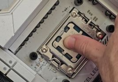 Nowy BIOS nie pomógł. Dwa Ryzeny padły na tej samej płycie ASRock