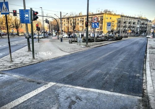 Szybki remont przy rondzie Matecznego zakończony. ZDMK: nowa nawierzchnia gotowa, do wykonania oznakowanie