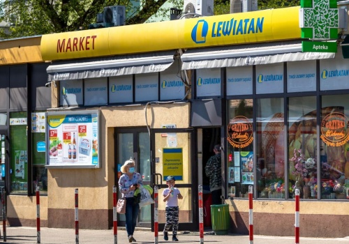 Ta polska sieć rośnie jak na drożdżach. Zostawiła Dino w tyle, w rok przybyły jej setki sklepów