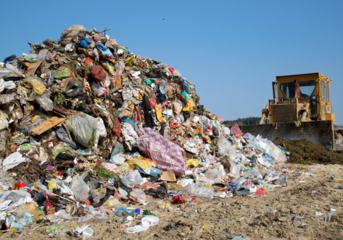Dolna granica kar za nielegalne przemieszczanie odpadów będzie podwyższona? Nowy projekt ustawy
