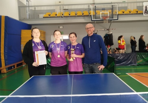 Tenisistki stołowe z I LO wciąż dominują w województwie