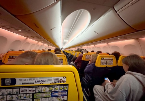 Polacy żądają od Ryanaira 250 tys. zł odszkodowania. Wszystko przez kubek kawy