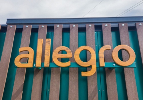 Przeszukanie w Allegro: UOKiK bada faworyzowanie własnej logistyki