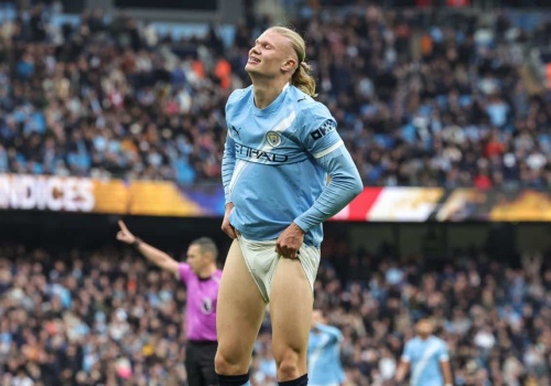 Szokujące nowe badania w Premier League! Piłkarze biegają coraz szybciej i… grają bez przerwy