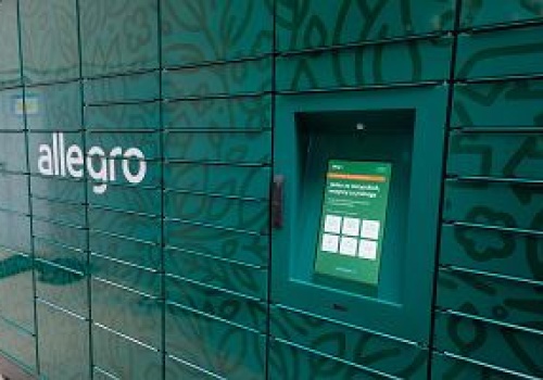 Przeszukania w biurach Allegro. UOKiK podejrzewa, że platforma faworyzuje własne przesyłki. O to ma pretensje InPost