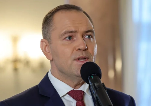 Prezydent Nawrocki zapytany w Sejmie, czy podpisze ustawę o SAFE