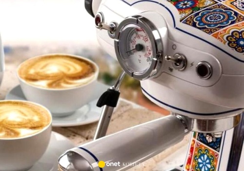 Ten włoski vintage ekspres to małe dzieło sztuki. Kawa pachnąca słońcem Sorrento