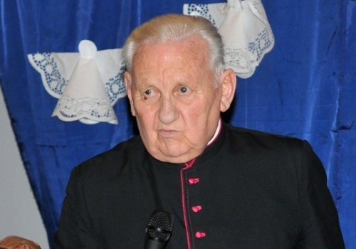 Wieloletni prałat – ksiądz Marian Stochniałek będzie Honorowym Obywatelem Wielunia