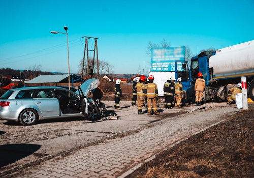 Biała Niżna: kierowca Audi uderzył w cysternę