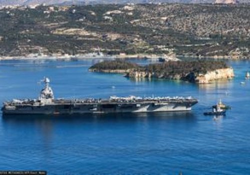 Lotniskowiec opuszcza Grecję. Gigant kieruje się na wschód