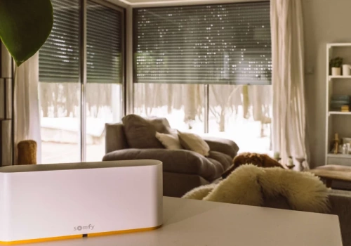 Zima pod kontrolą. 6 inteligentnych rozwiązań, które ochronią dom podczas wyjazdu