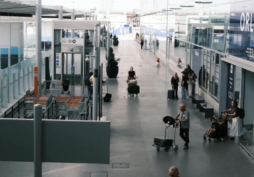 Paczkomat zamiast dopłaty za bagaż w Ryanairze? Brytyjczycy zainspirowali się Polakami