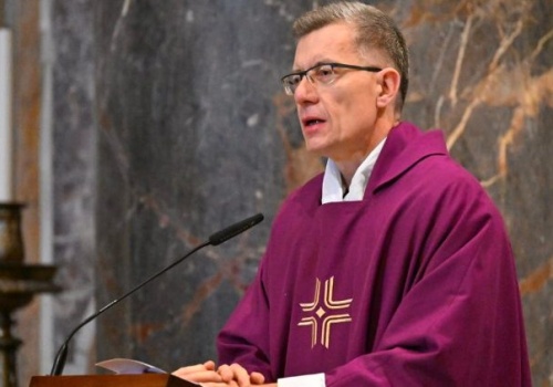 Ks. Bajor: wielkopostne postanowienie to duchowy kwiat dla Boga