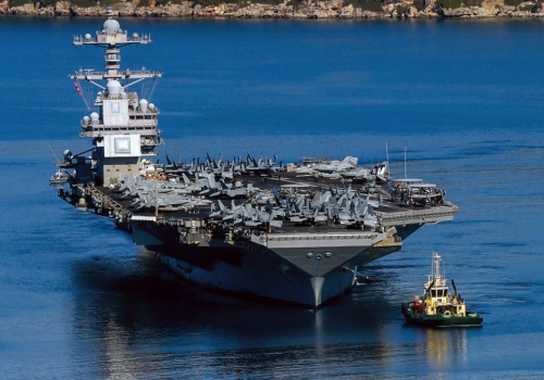 Największy lotniskowiec świata wypłynął w Europie. Celem Iran?