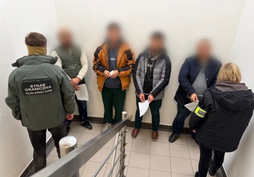 Kontrole w wawerskich hostelach. Służby zatrzymały sześciu obcokrajowców