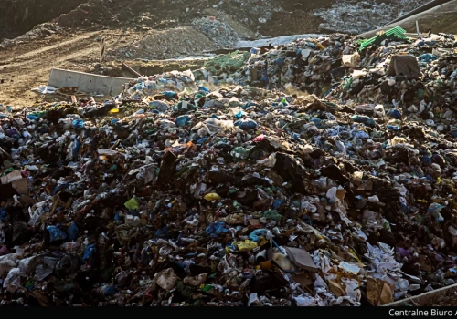 CBA zatrzymało pracownika Wojewódzkiego Inspektoratu Ochrony Środowiska w Katowicach. To kolejny etap śledztwa w sprawie mafii śmieciowej