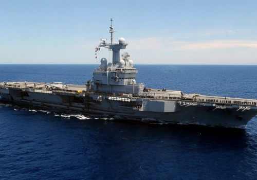 Szwecja: rosyjski dron koło francuskiego lotniskowca