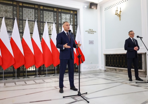 Zakłócił konferencję Nawrockiego. Lekcja kultury dla posła KO