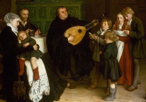 Pierwszą wspólną noc spędzili w barłogu z pościelą niezmienianą od roku. Nazajutrz zarządziła szorowanie ścian